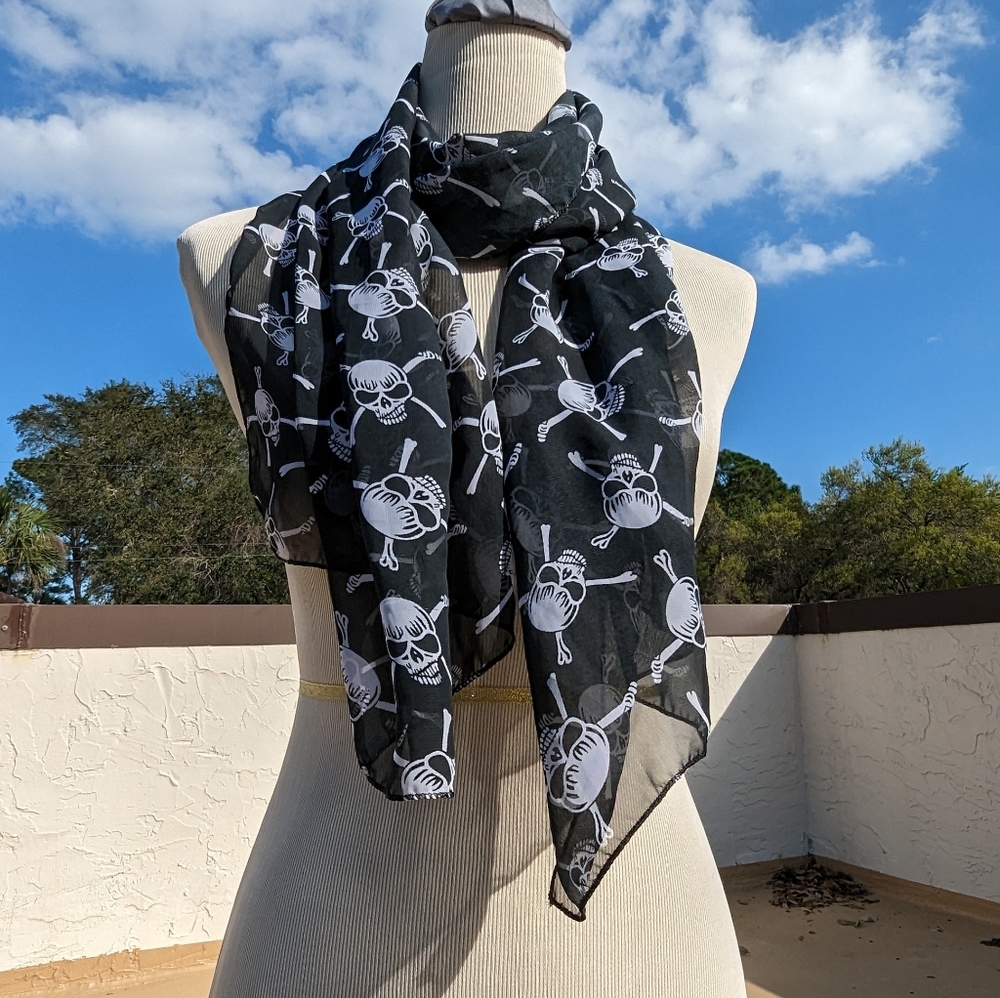 Skull & Crossbones Pirate Scarf